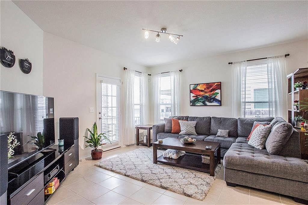 811 Sawbuck DR, Pflugerville, TX 78660