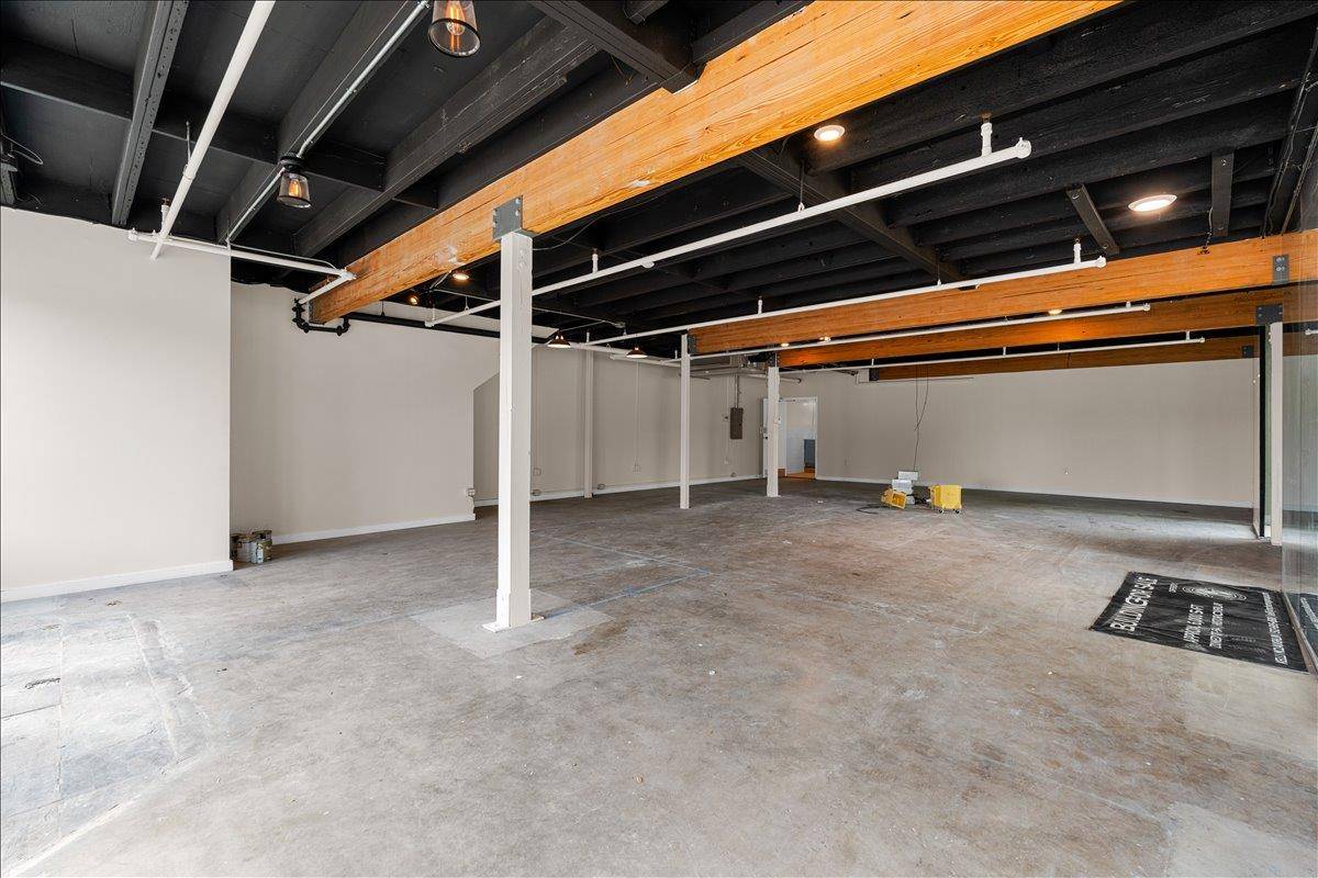 117 East ST #100, Hutto, TX 78634