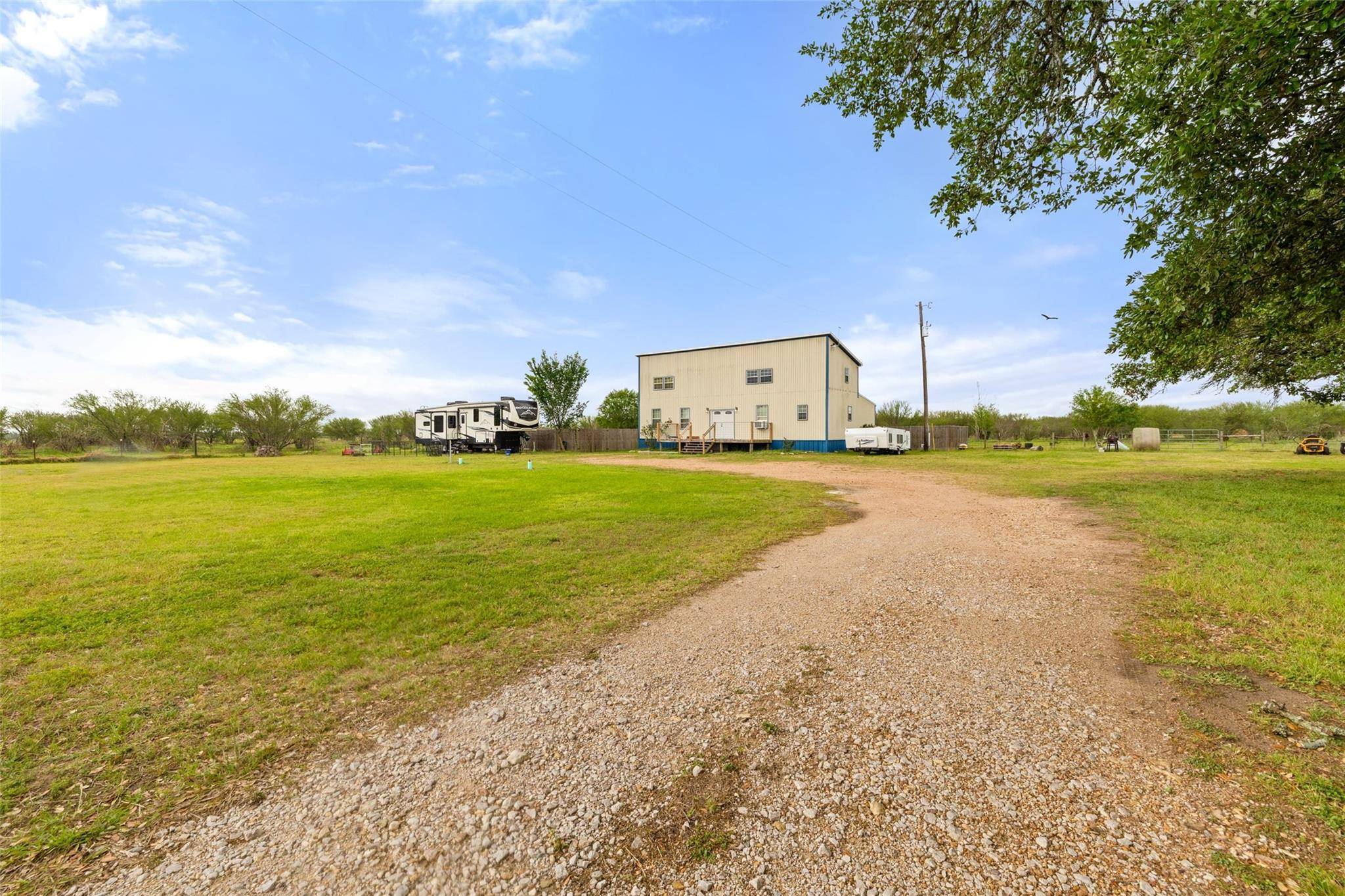 3210 County Rd 226, Giddings, TX 78942