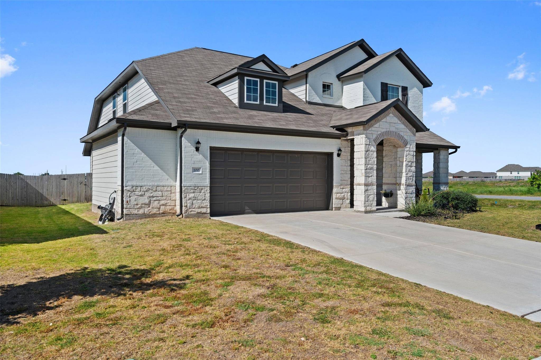 100 Panico RD, Hutto, TX 78634