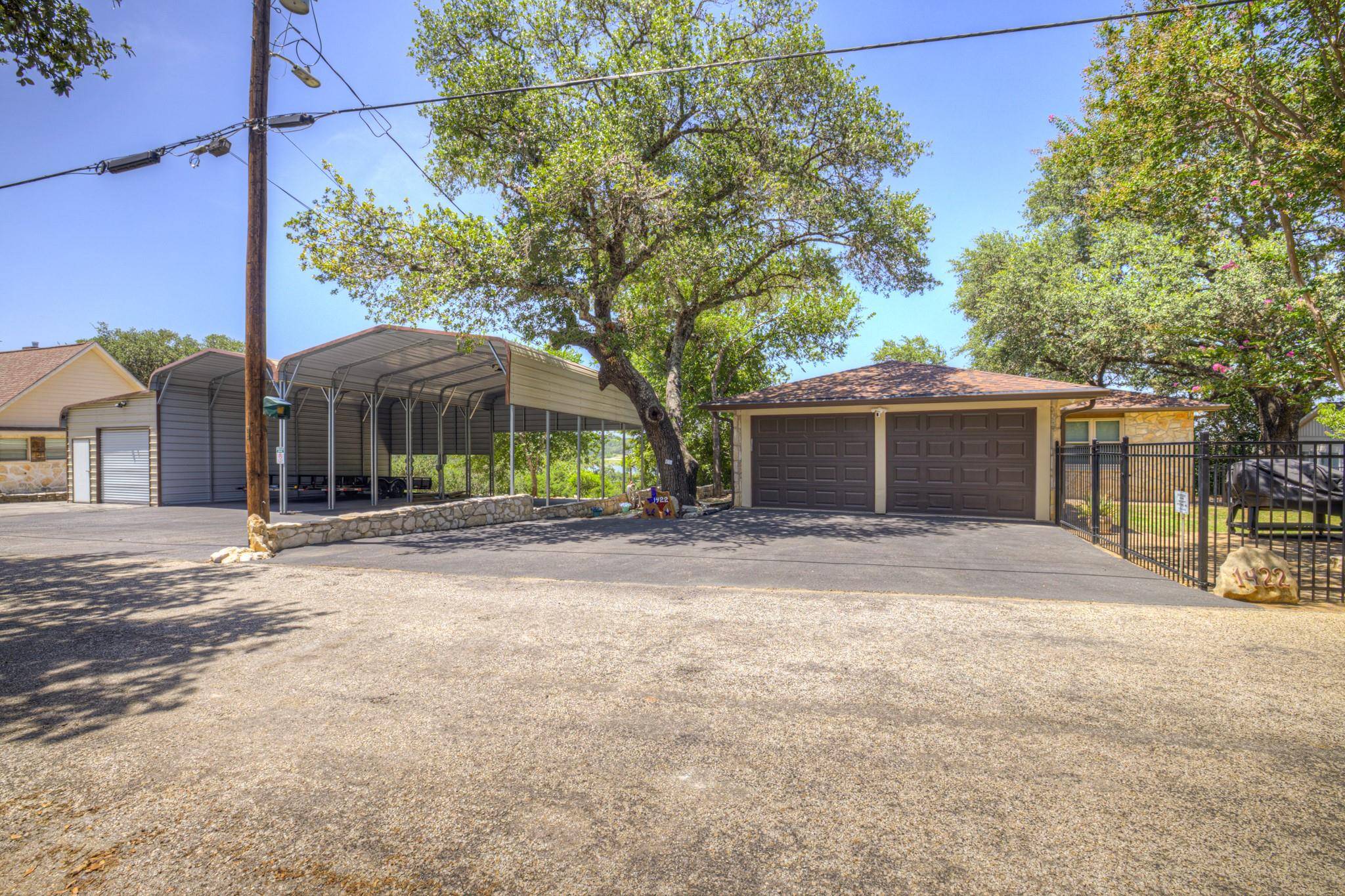 1422 Oakridge LN, Canyon Lake, TX 78133