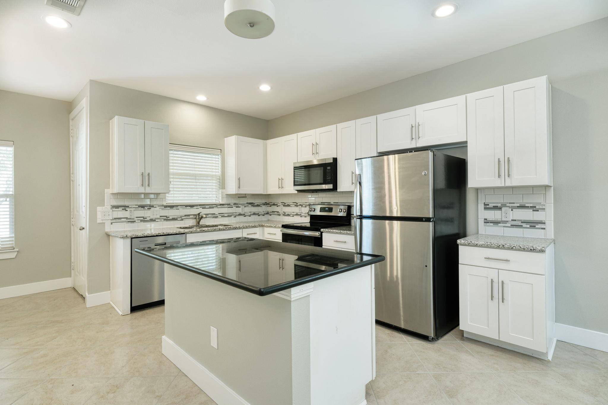 615 Spring ST #3, Round Rock, TX 78664