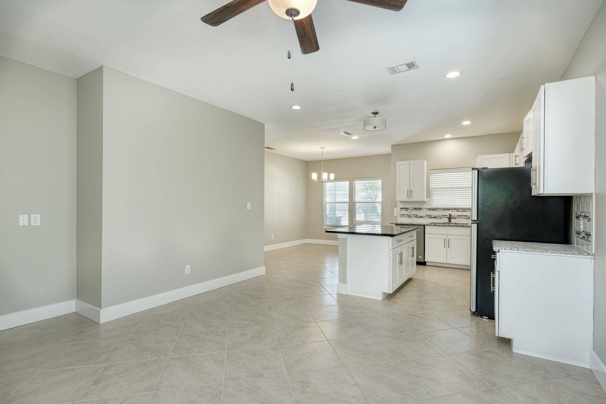 615 Spring ST #3, Round Rock, TX 78664