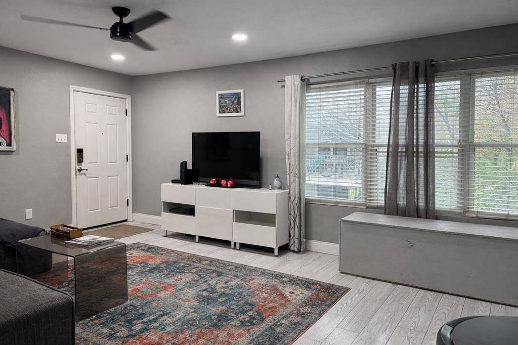 2450 Ashdale DR #210, Austin, TX 78757