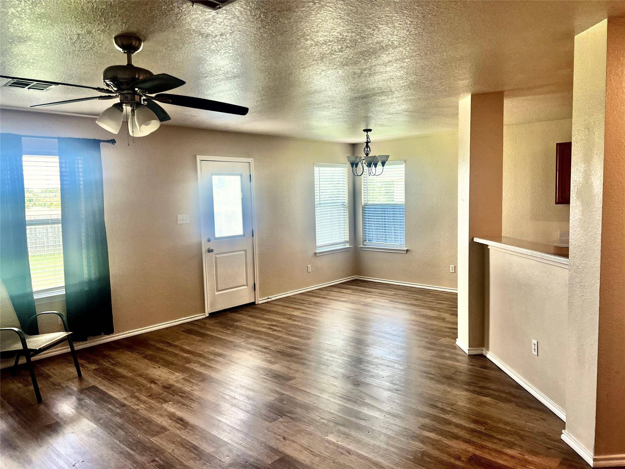 111 Sylvan ST, Hutto, TX 78634