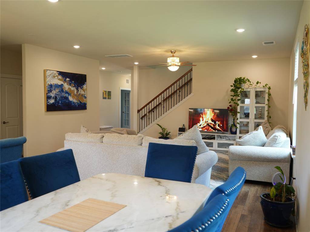 95 Snowy Plover LN, Leander, TX 78641