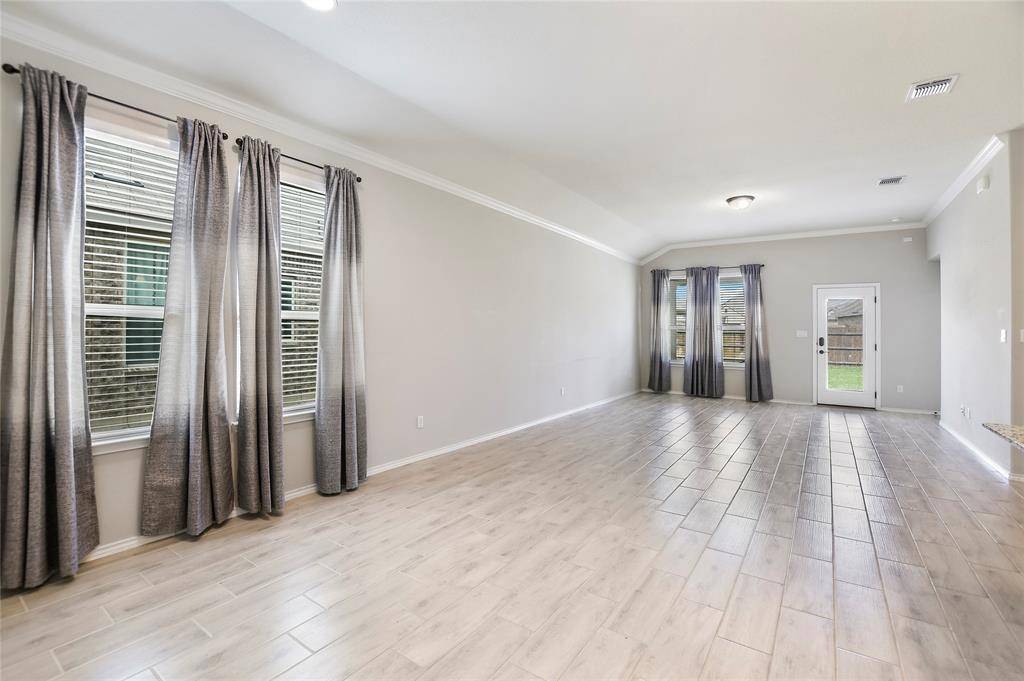 107 Barley Fork LN, Hutto, TX 78634