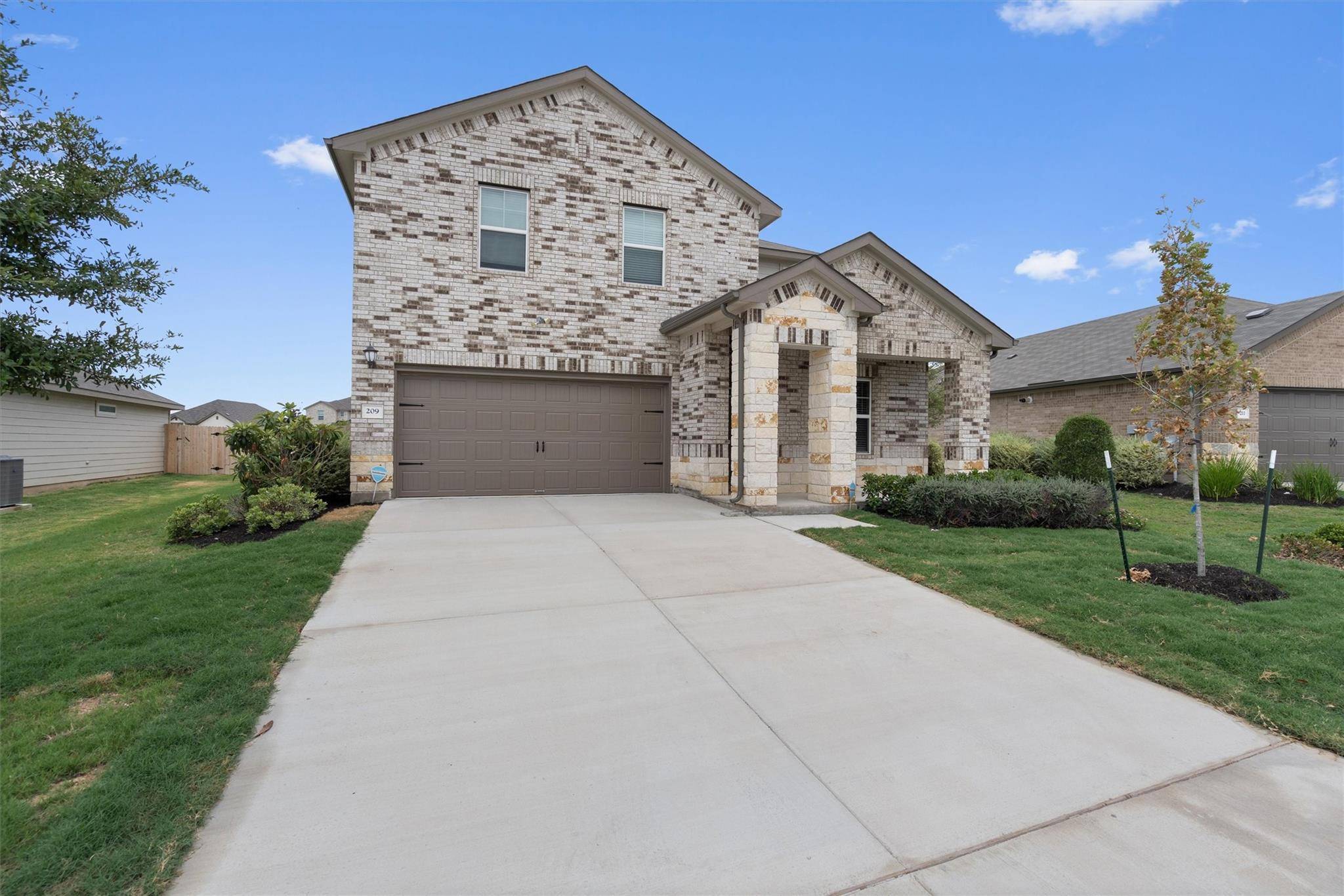 209 Golden Plains PKWY, Hutto, TX 78634