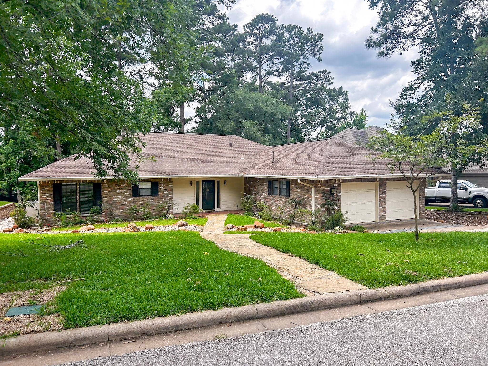 813 River Oaks DR, Huntsville, TX 77340