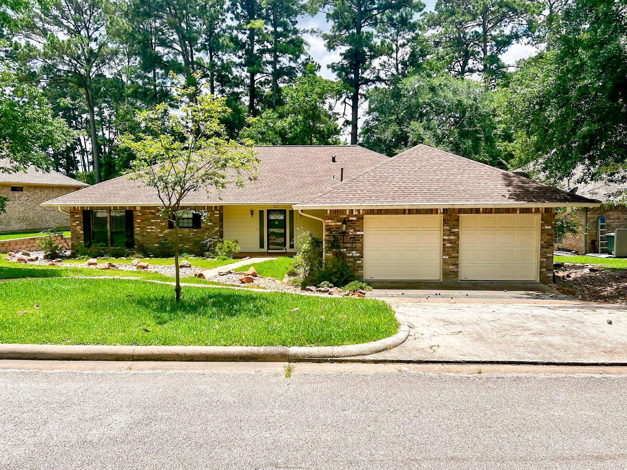 813 River Oaks DR, Huntsville, TX 77340