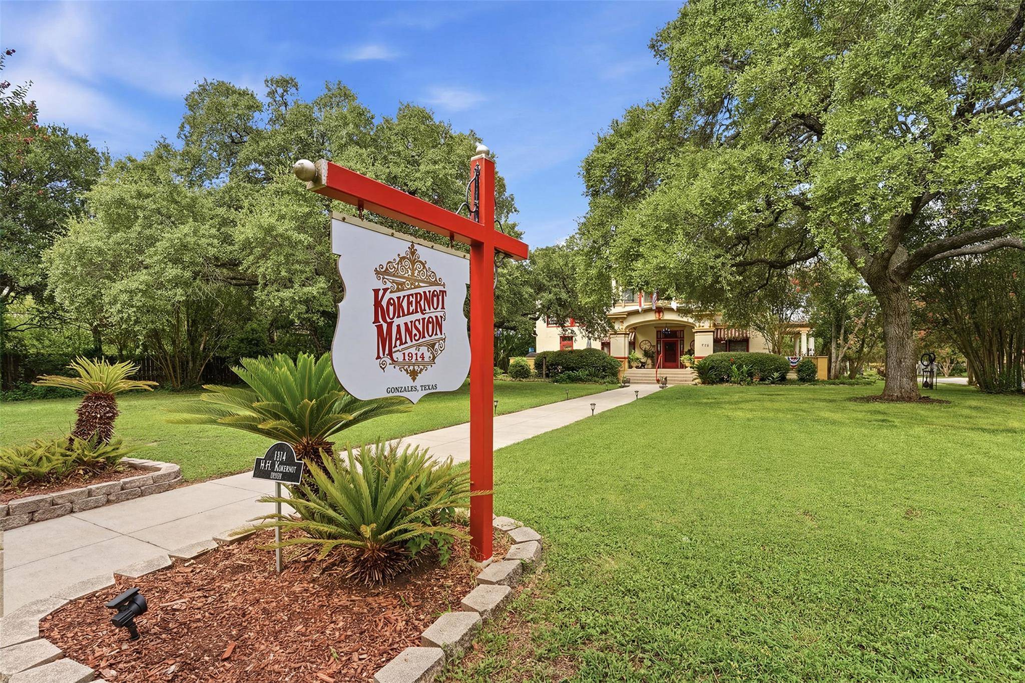 723 Saint James ST, Gonzales, TX 78629