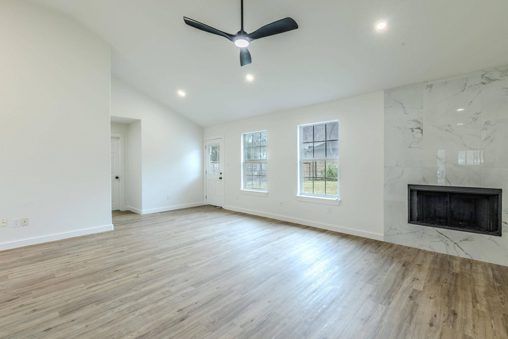 119 W Kikipua LN, Bastrop, TX 78602