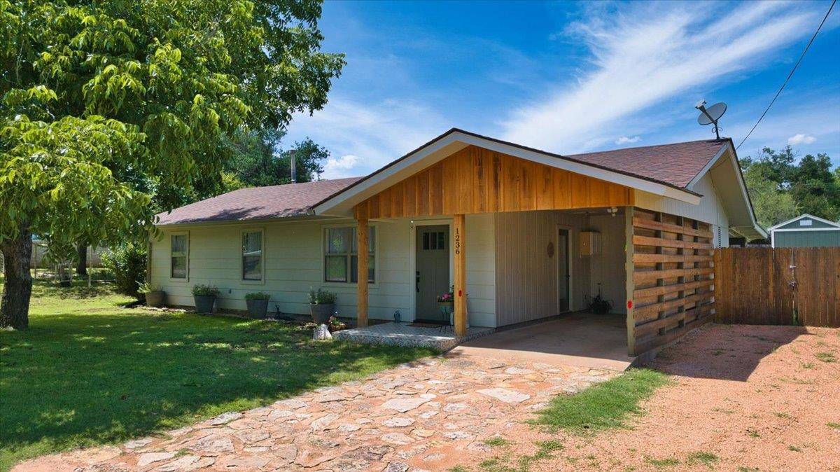 1236 Martin ST, Mason, TX 76856