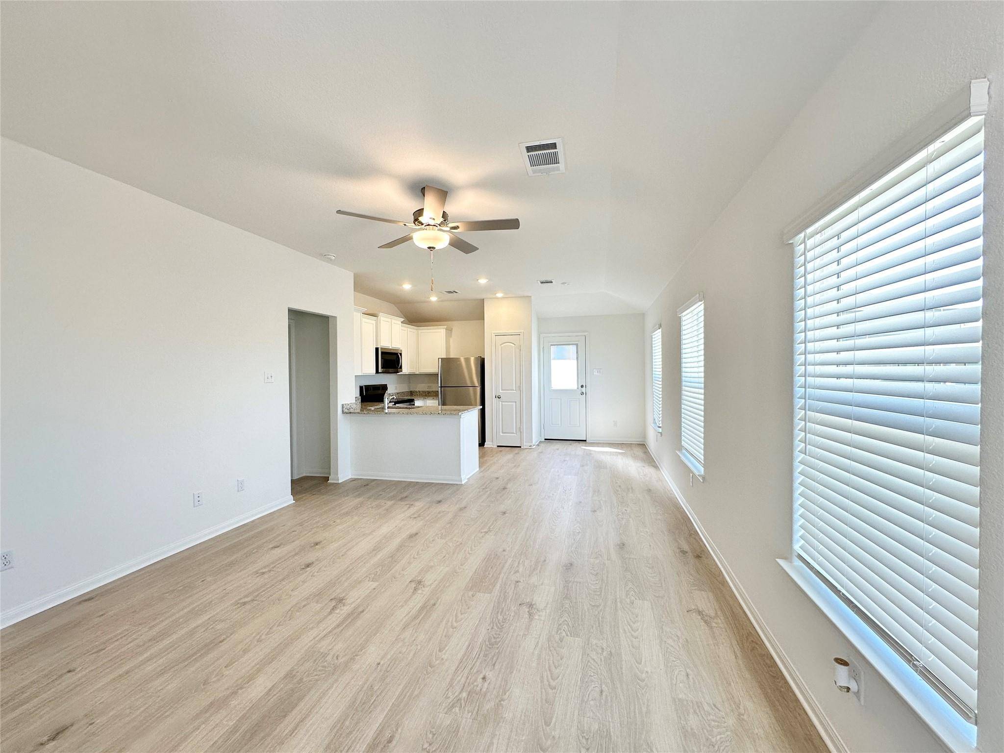 129 Paradise Canyon DR, Jarrell, TX 76537