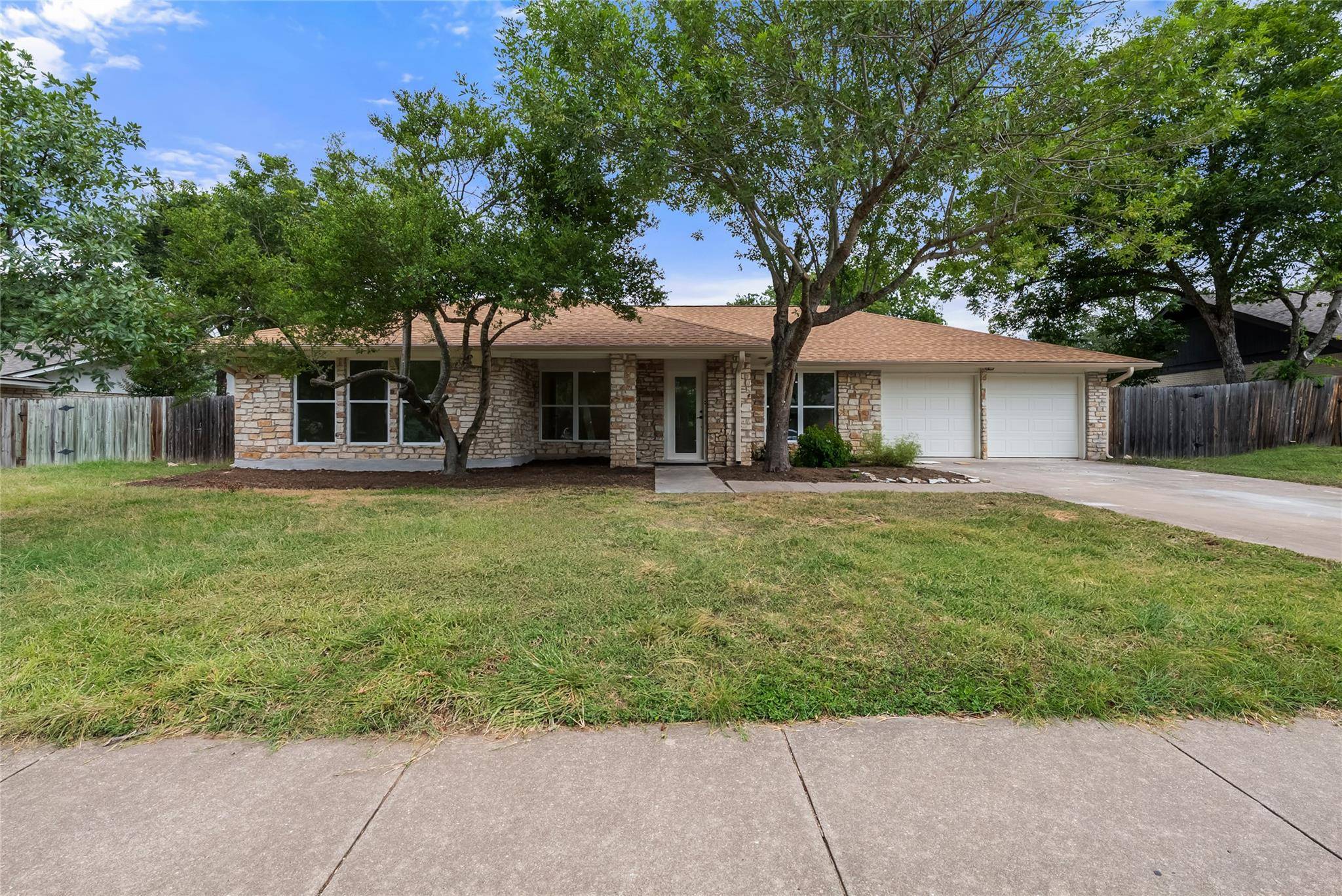 1403 Creekview DR, Round Rock, TX 78681