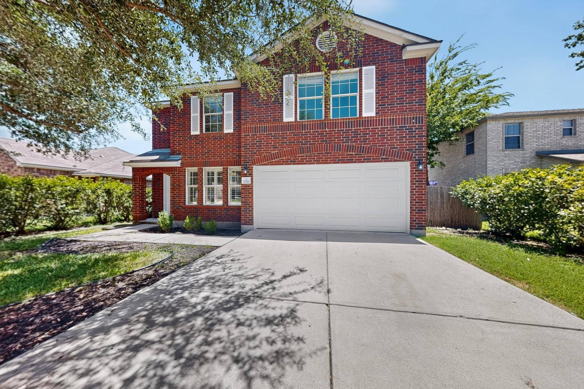 2014 Woodway DR, Leander, TX 78641