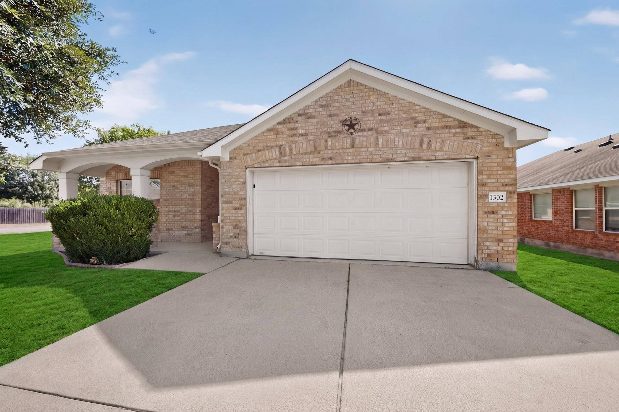 1302 Rainbow Parke DR, Round Rock, TX 78665