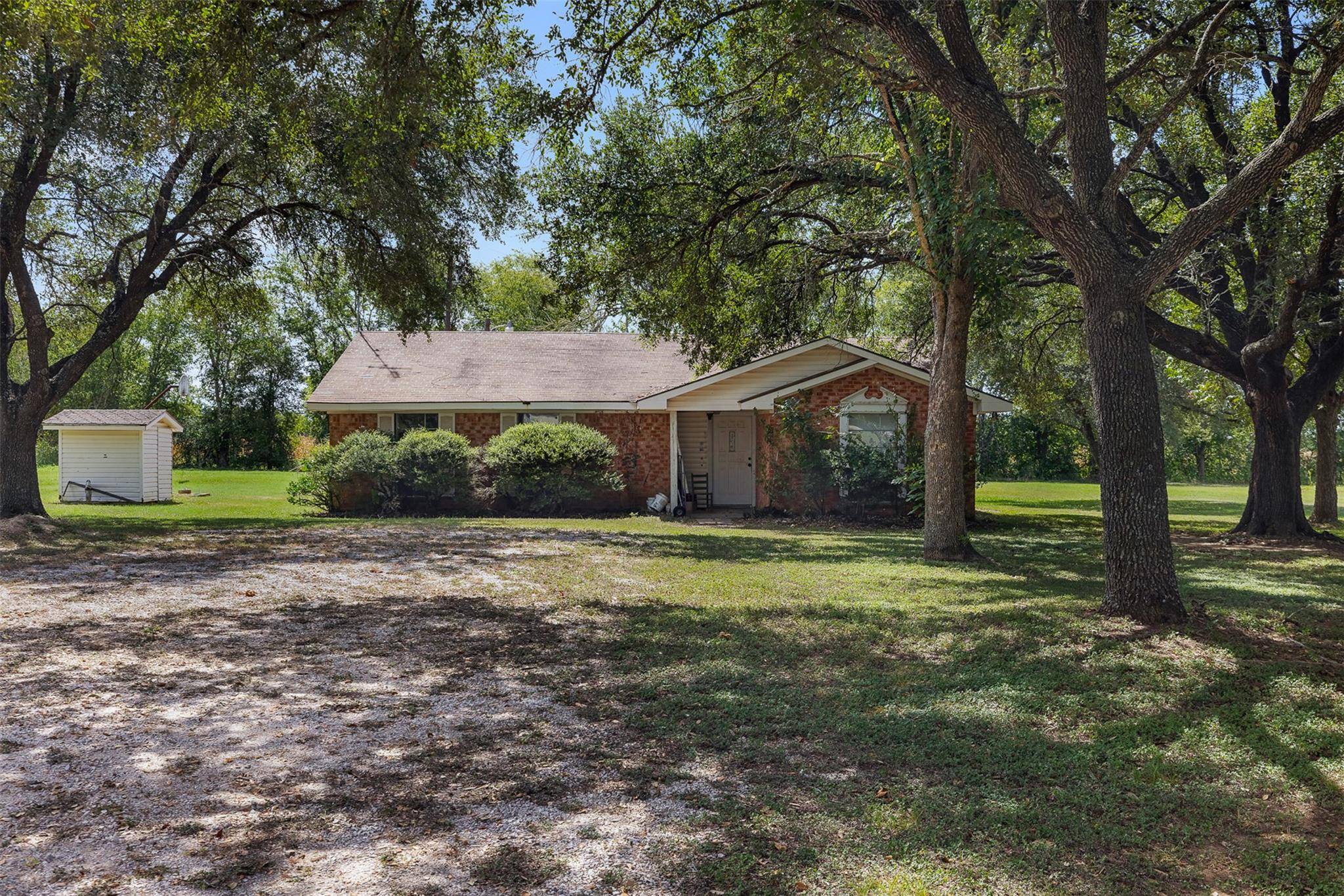3788 Highway 21, Dime Box, TX 77853