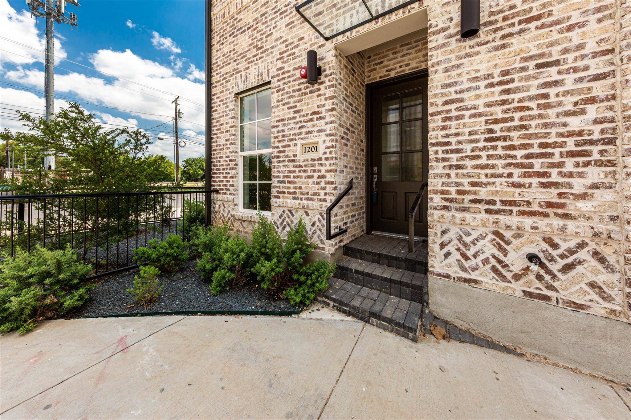 1201 Shore District DR, Austin, TX 78741