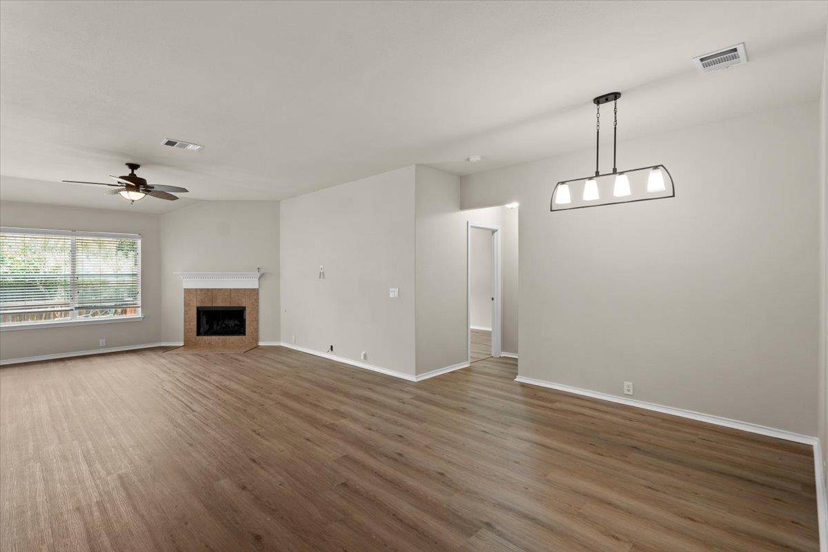 2808 Barefoot LN, Round Rock, TX 78665