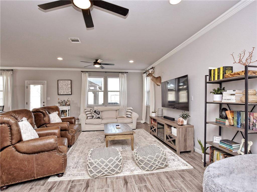 100 Shearwater LN, Leander, TX 78641