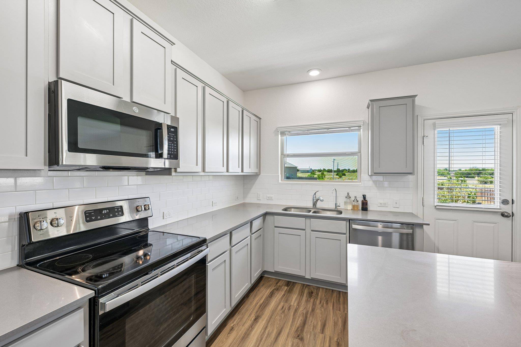 417 Greatest Gift WAY, Jarrell, TX 76537