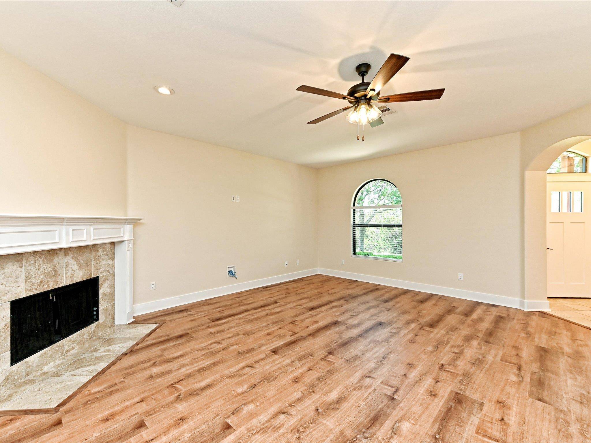15208 Bowling LN, Lakeway, TX 78734