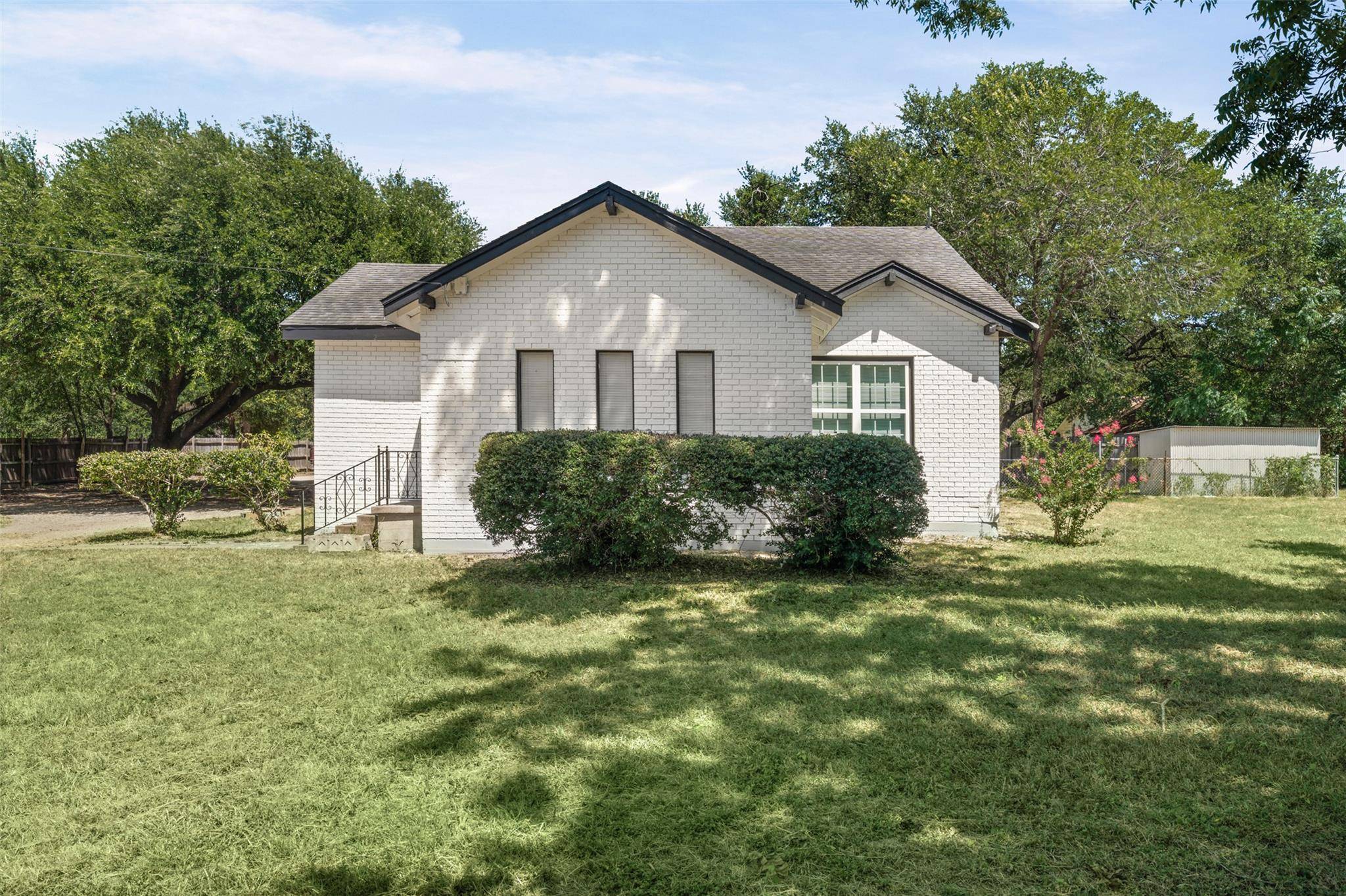 1707 N Travis Ave, Cameron, TX 76520