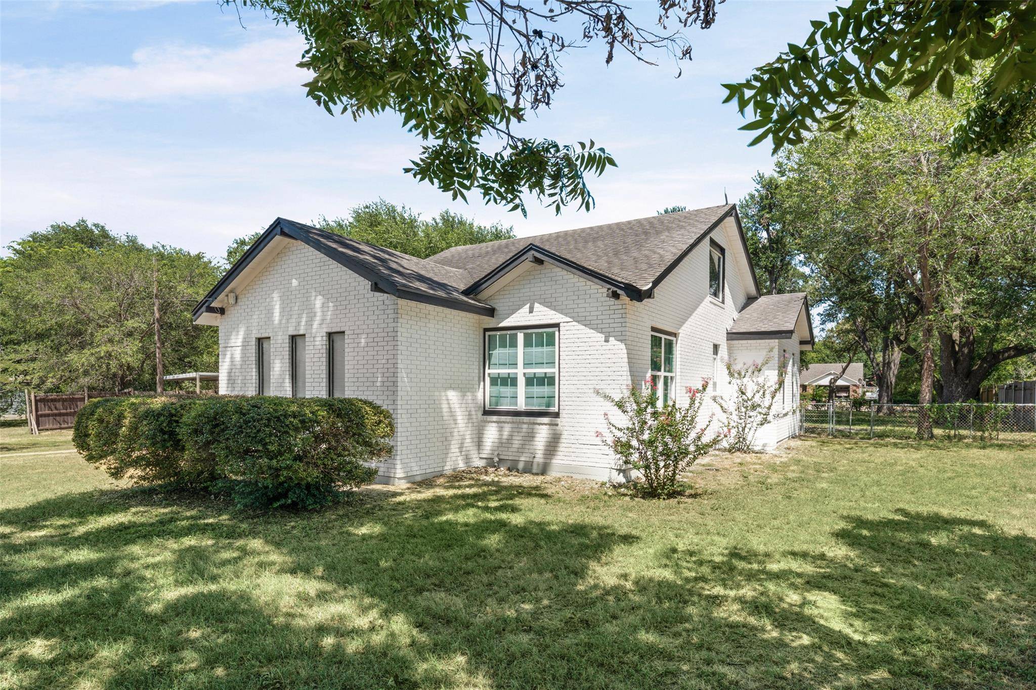 1707 N Travis Ave, Cameron, TX 76520
