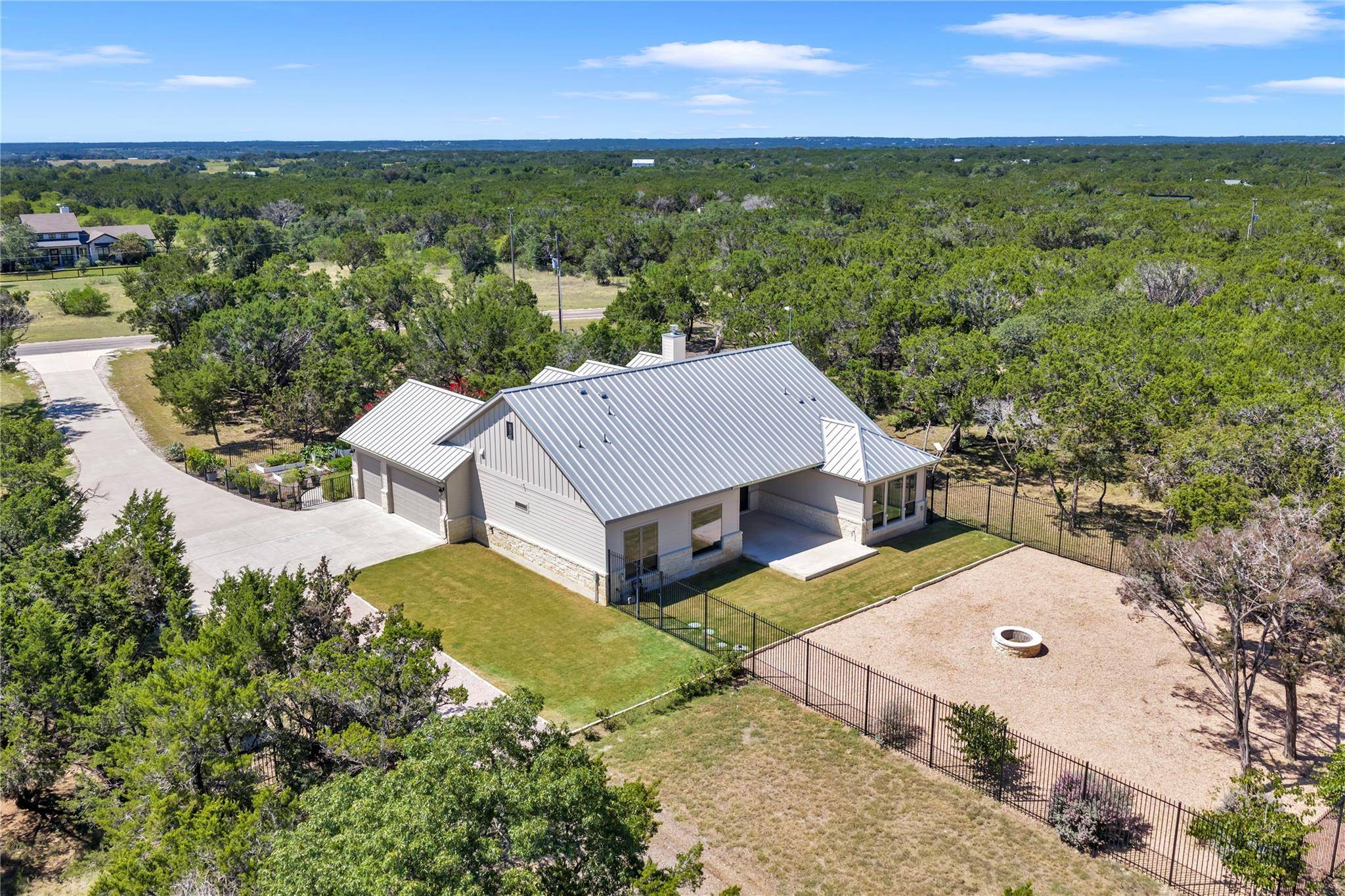 2140 Carpenter LOOP, Burnet, TX 78611