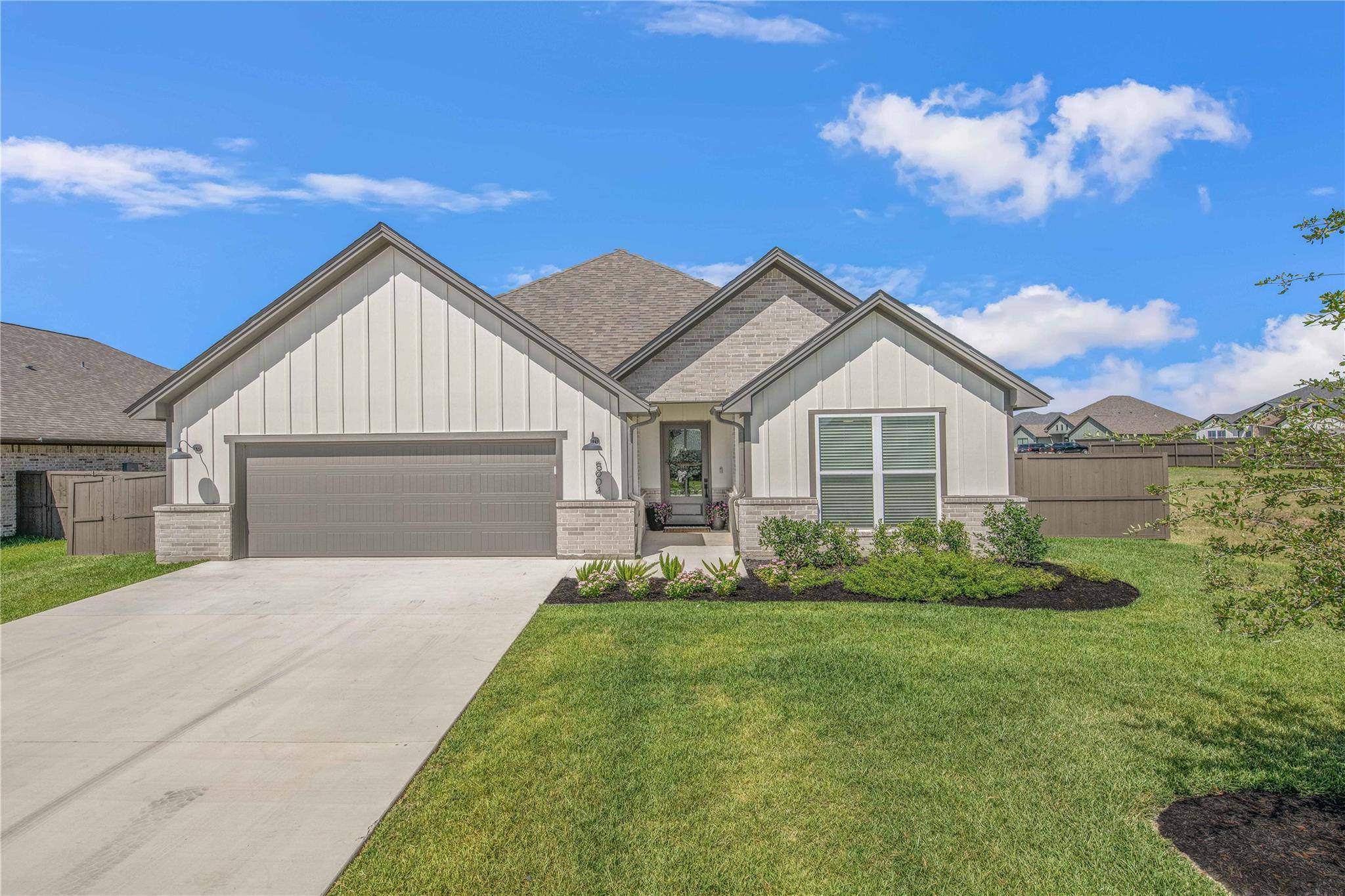 5004 Booth Falls TRL, Bryan, TX 77802