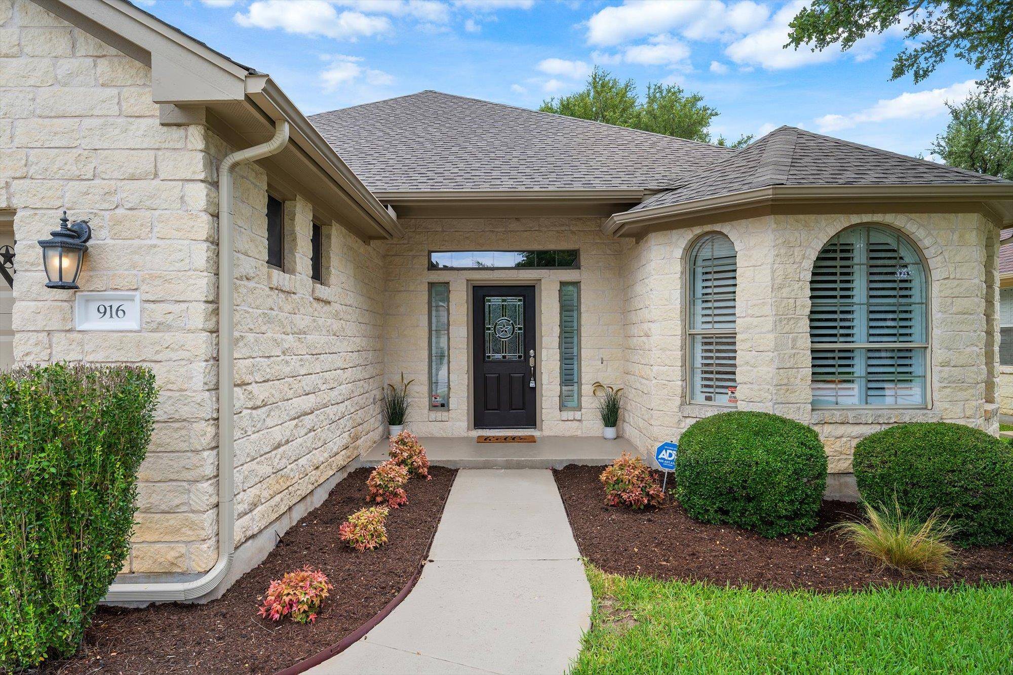 916 Heritage Oaks BND, Georgetown, TX 78633