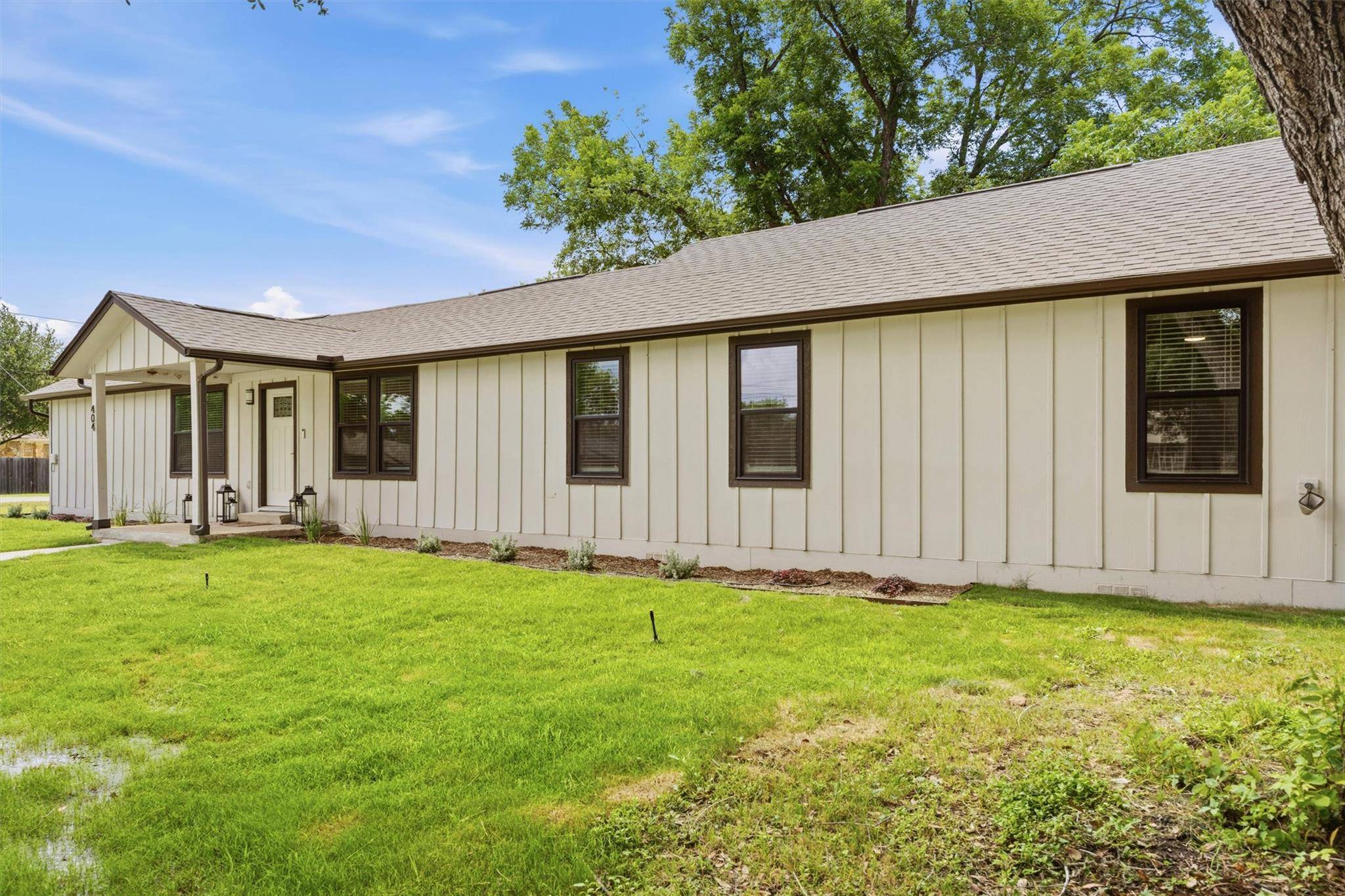 404 E Wolf ST, Granger, TX 76530