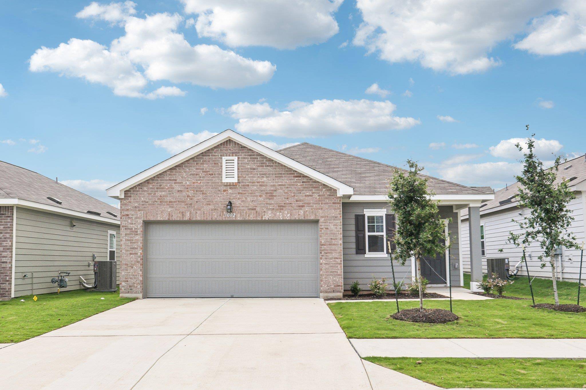204 Sunlight Lake BLVD, Hutto, TX 78634