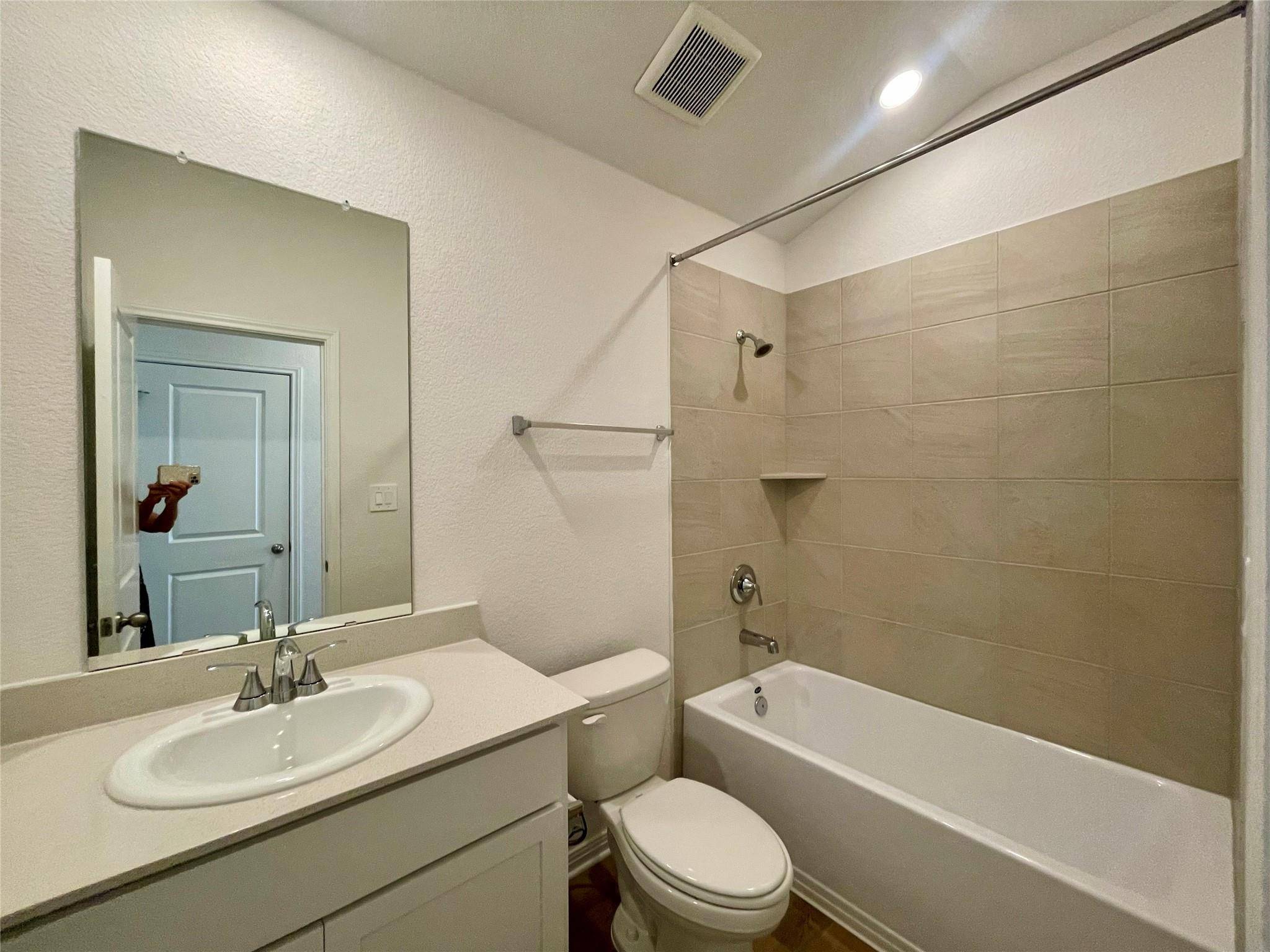 137 Holmby DR, Hutto, TX 78634