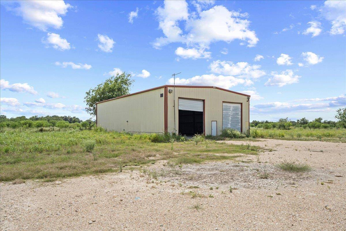 399 Prune RD, La Grange, TX 78945