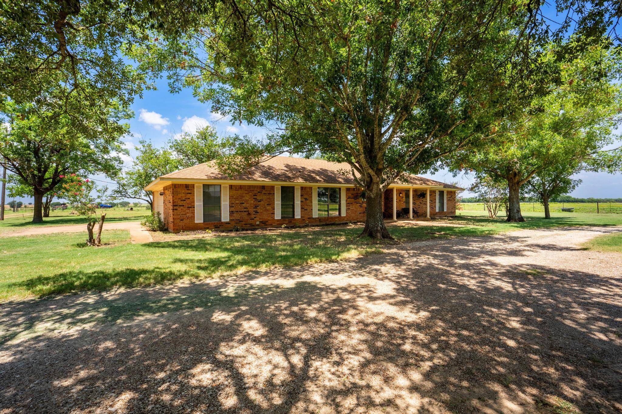 792 Evening Star, Mcgregor, TX 76657