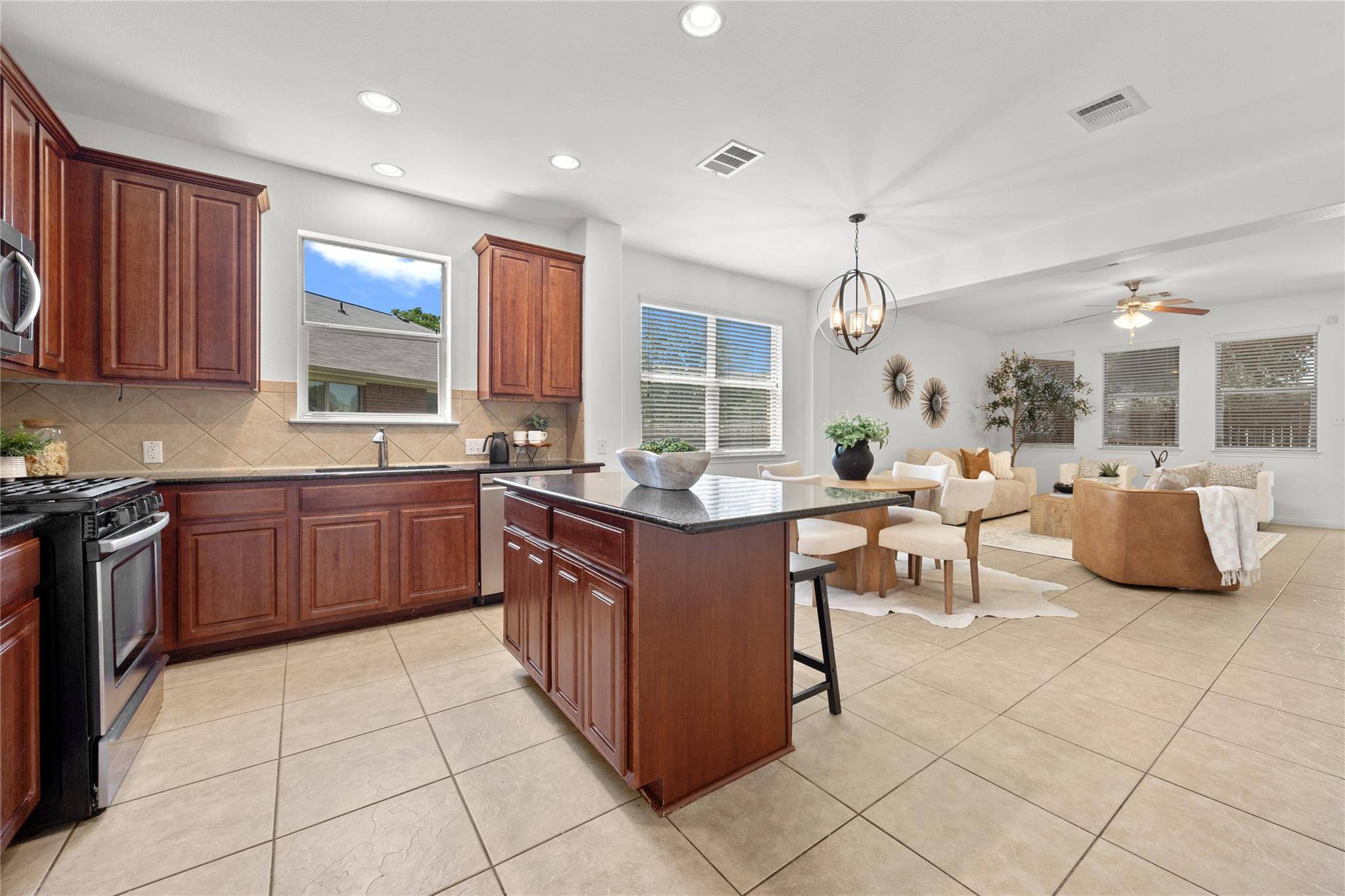 1069 Sussex WAY, Round Rock, TX 78665
