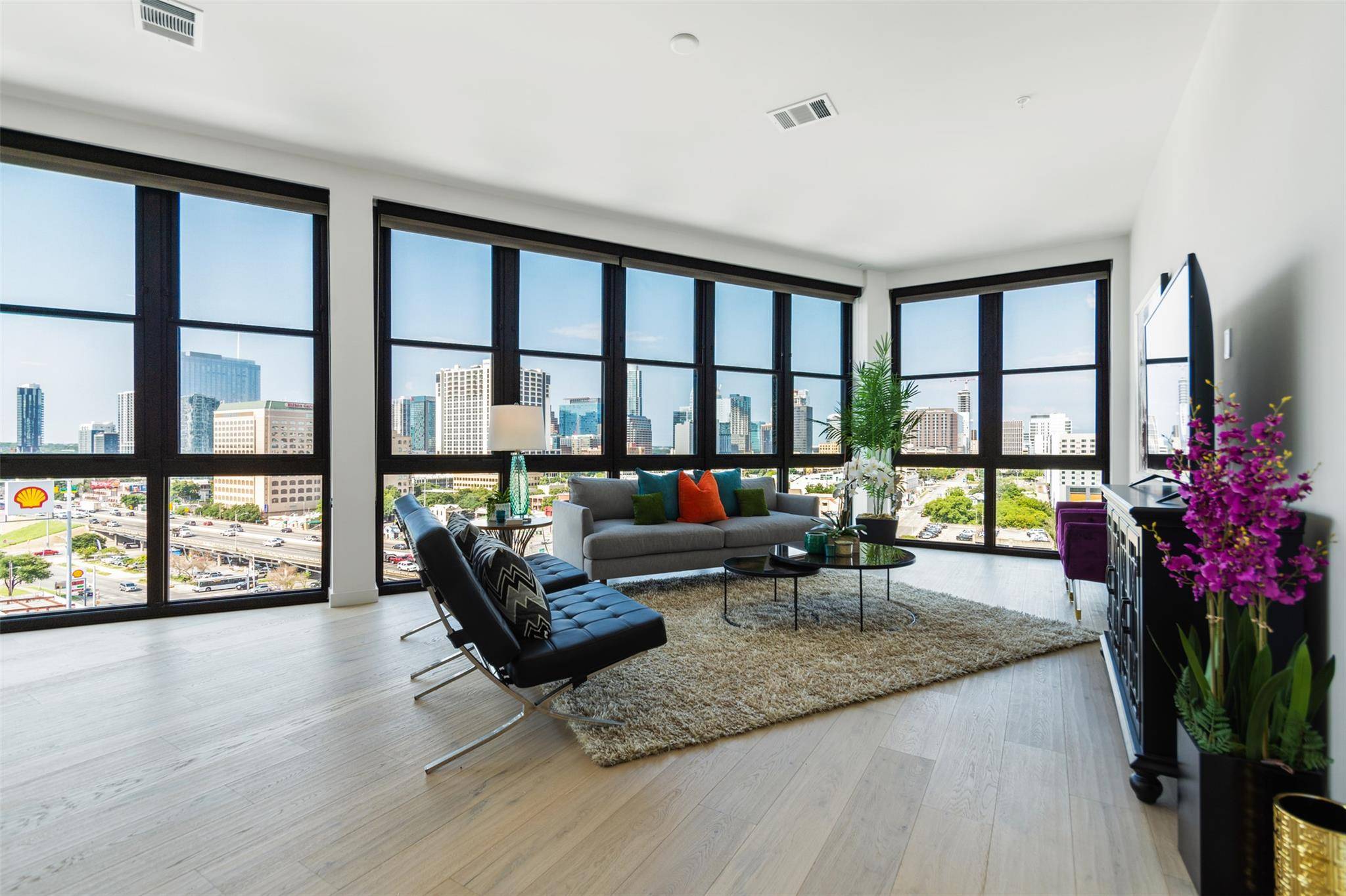800 Embassy DR #525, Austin, TX 78702