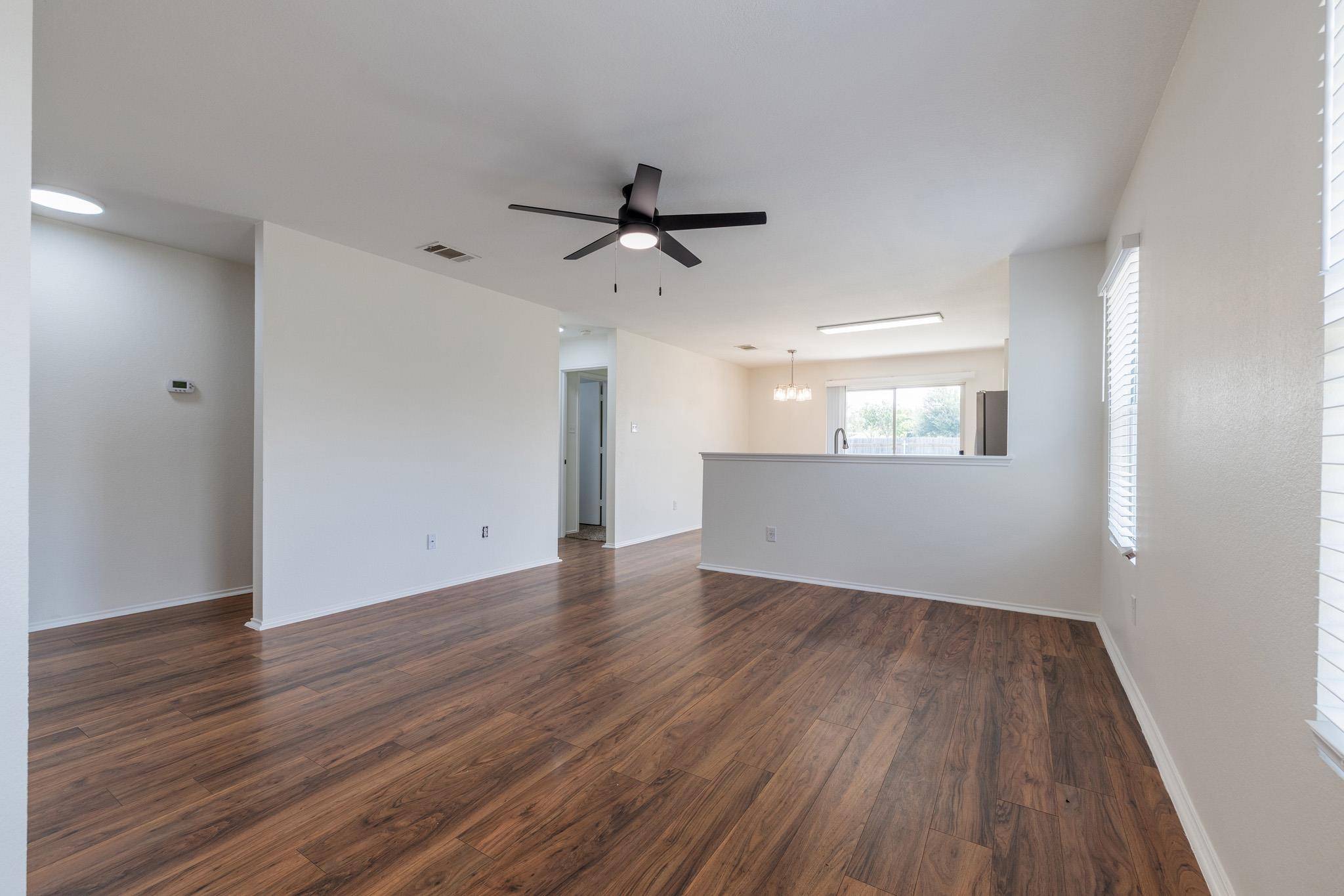 306 Quail Hollow DR, Hutto, TX 78634