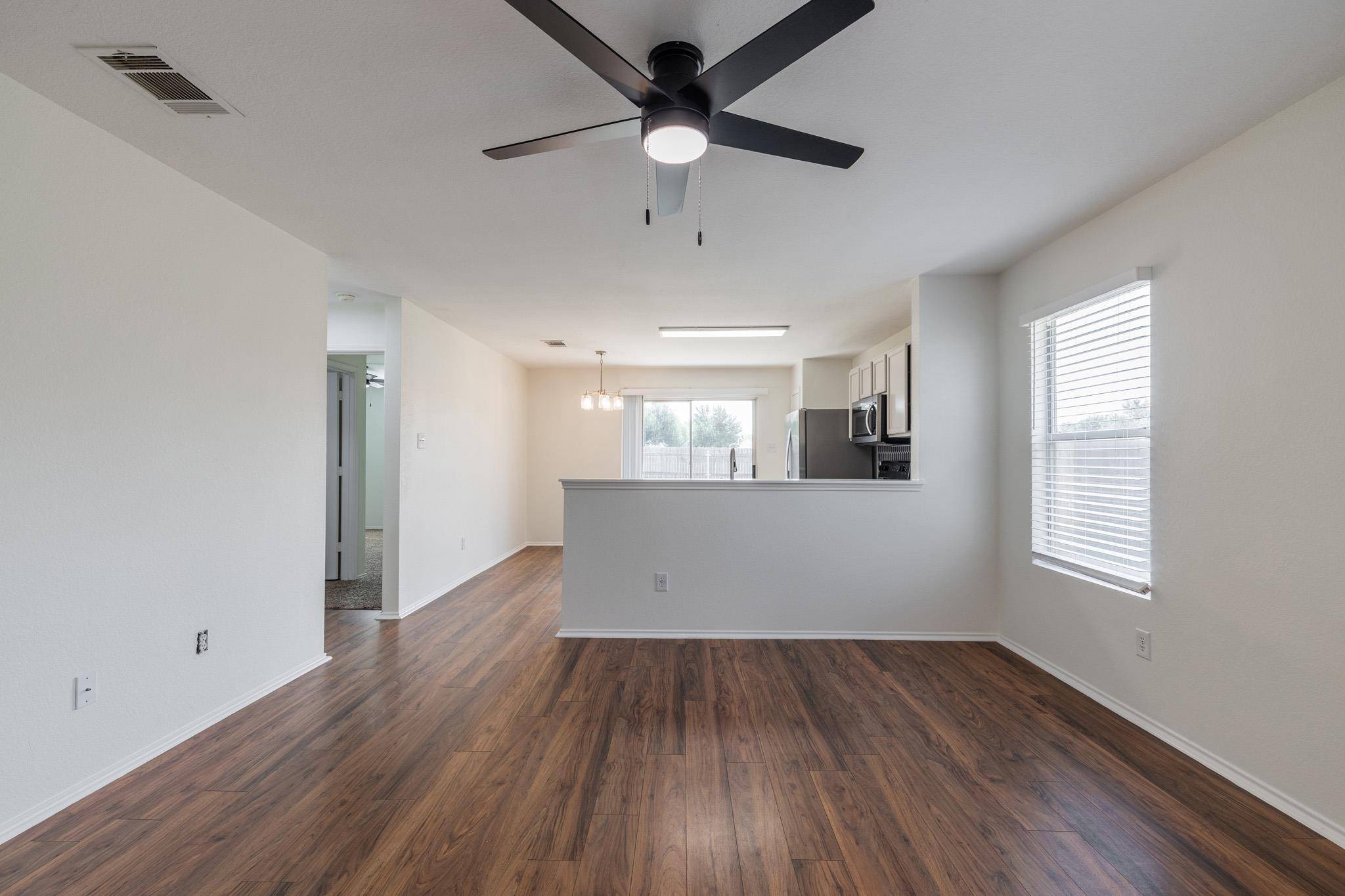 306 Quail Hollow DR, Hutto, TX 78634