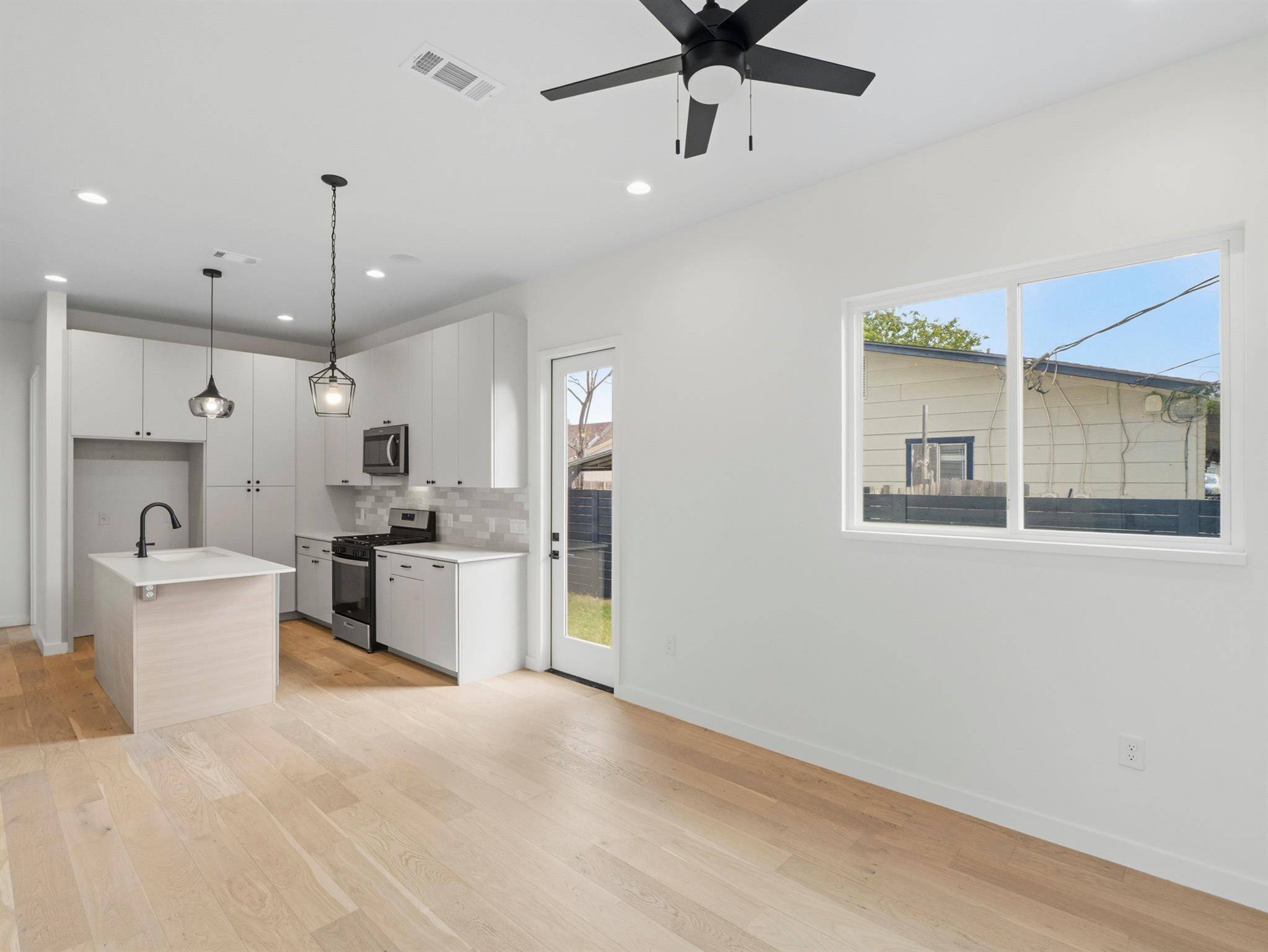 1106 S Meadows DR SW #2, Austin, TX 78758