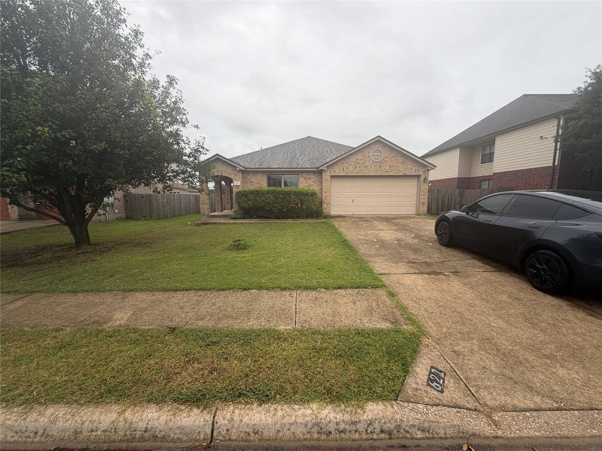621 Dark Tree LN, Round Rock, TX 78664