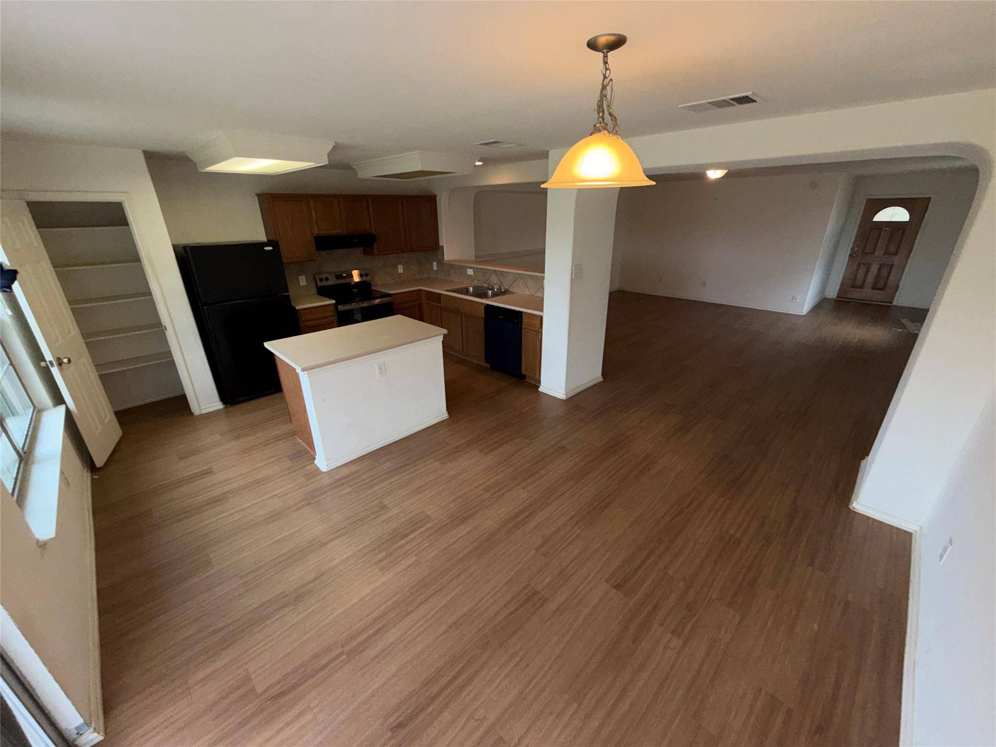 621 Dark Tree LN, Round Rock, TX 78664