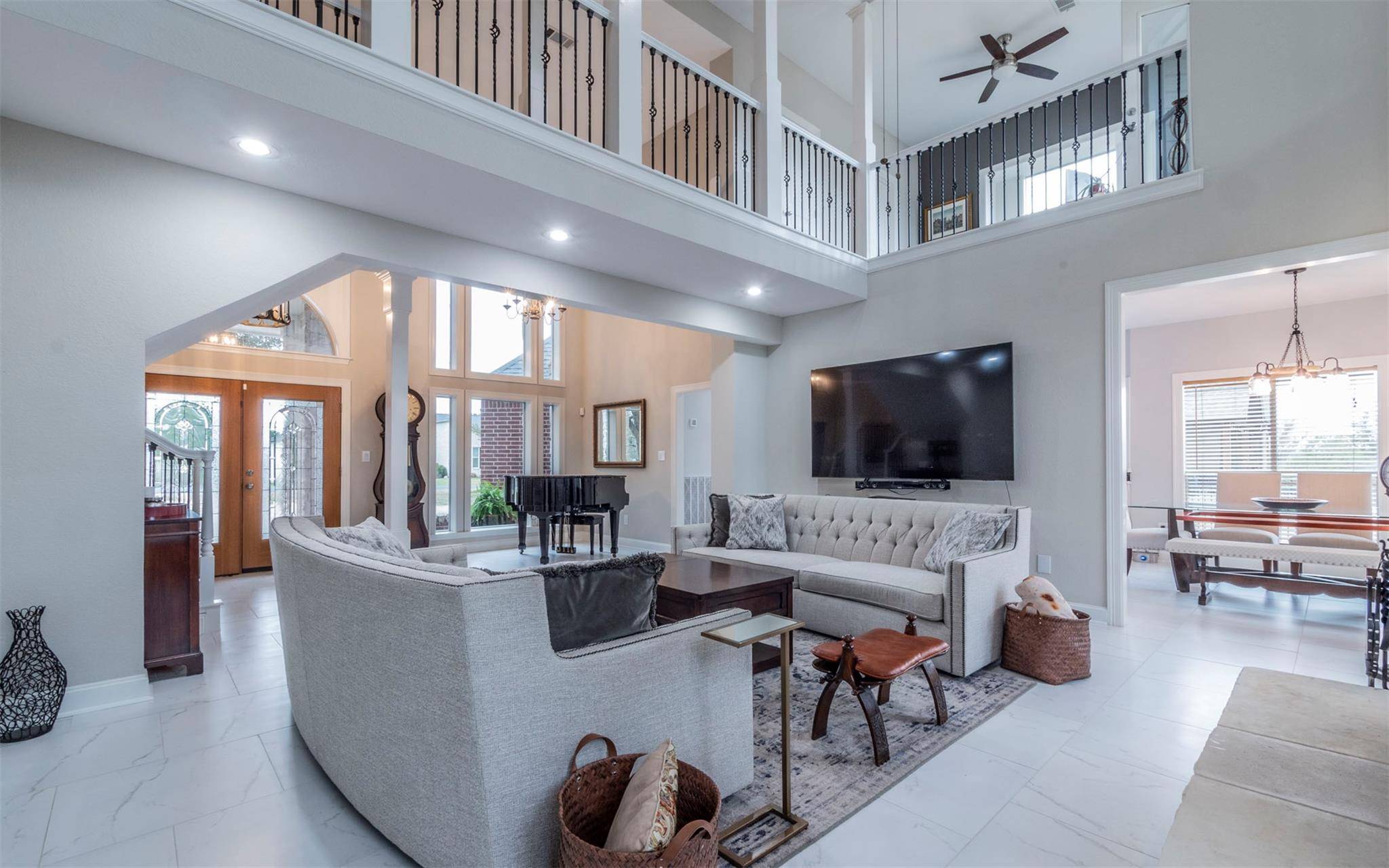 333 Wesley RDG, Spicewood, TX 78669