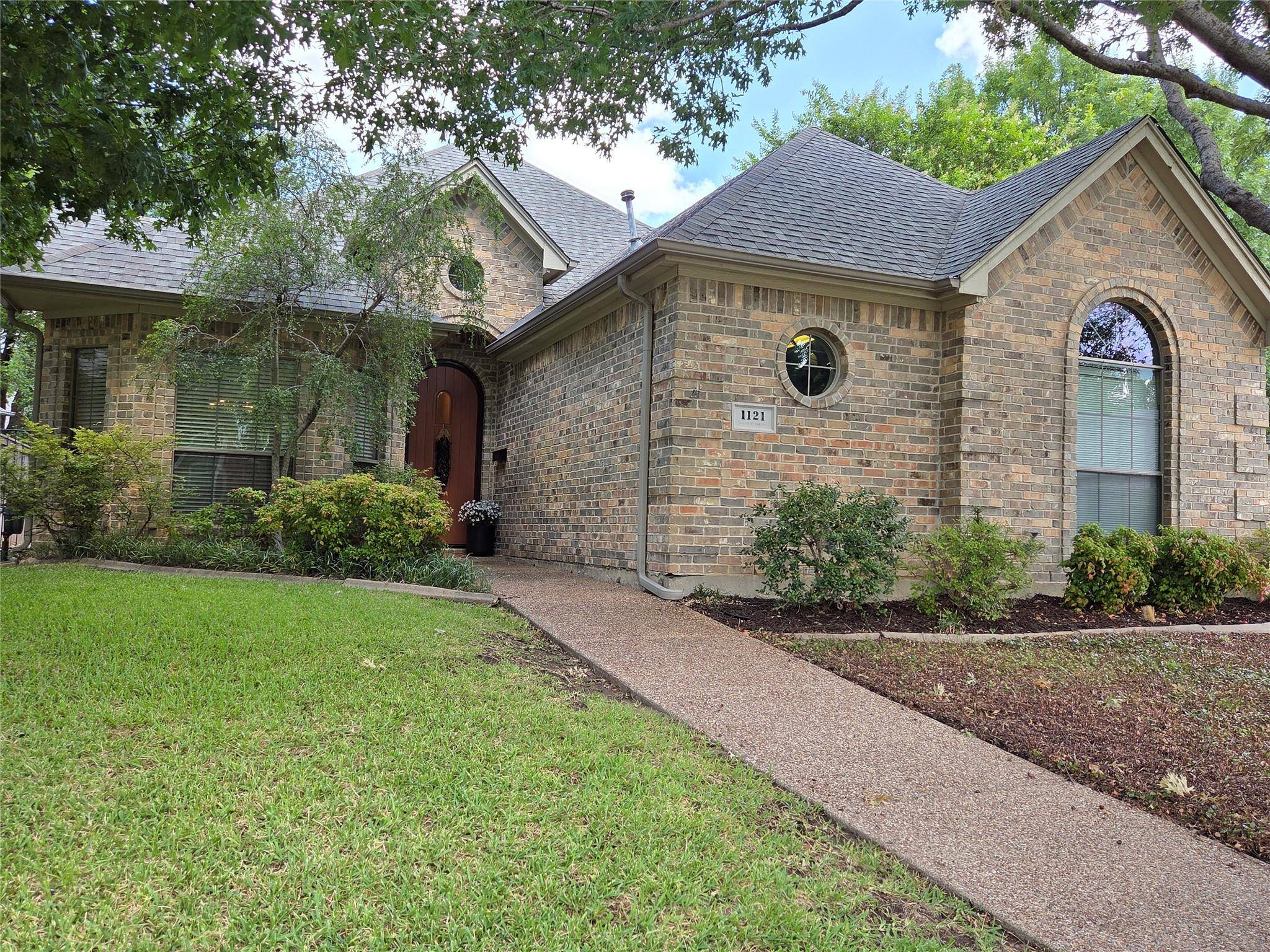1121 Gabriel LN, Fort Worth, TX 76116