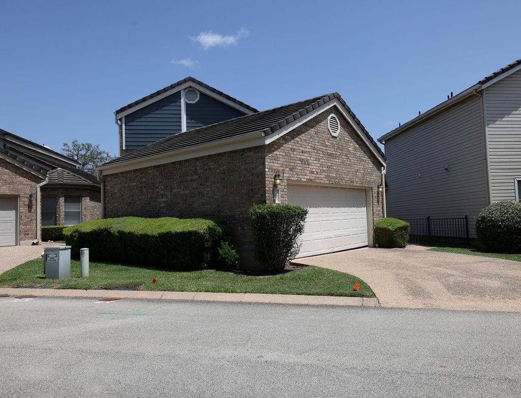 5 Champions LN, Lakeway, TX 78734