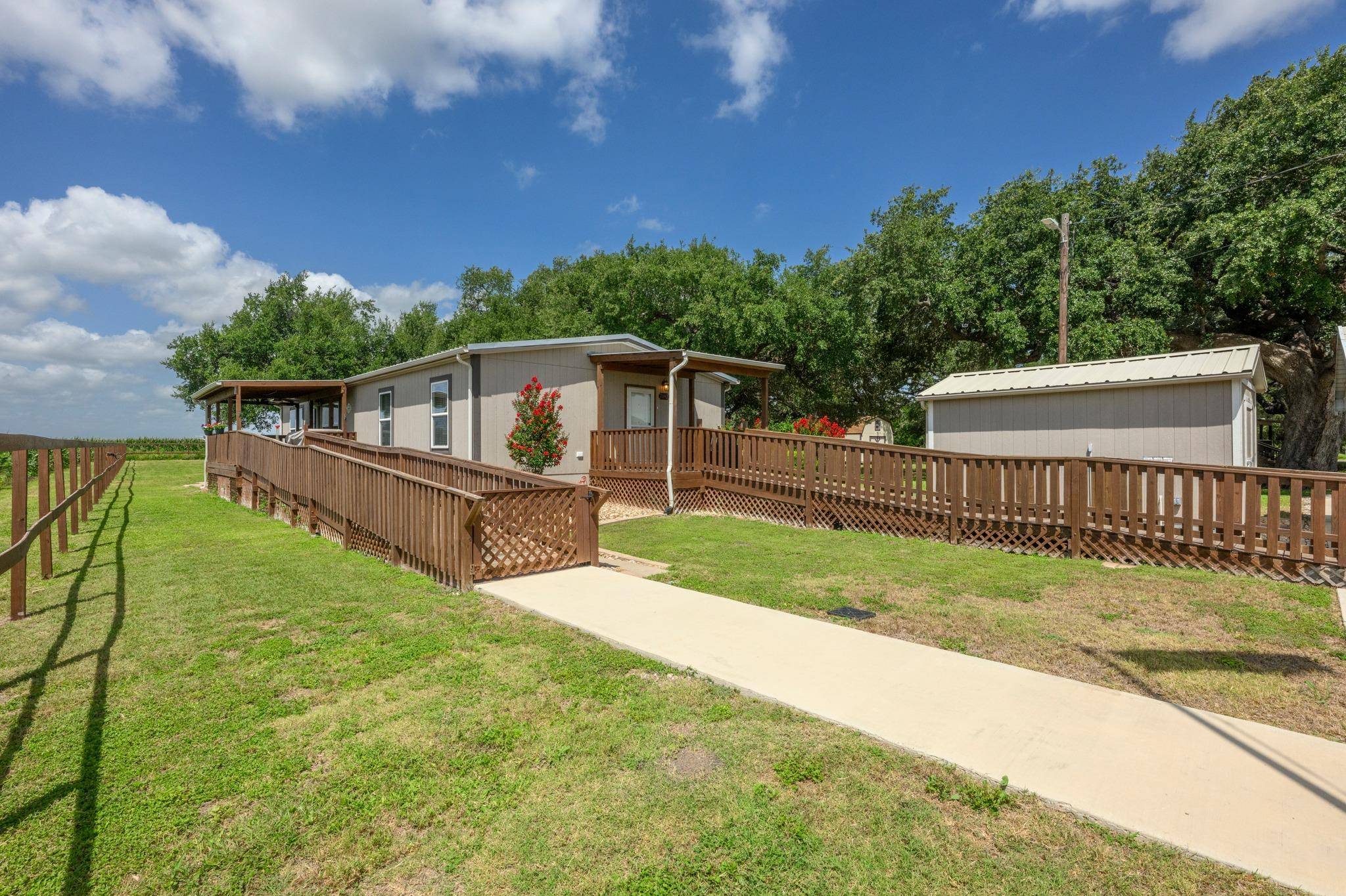 7092 FM 621, Martindale, TX 78655
