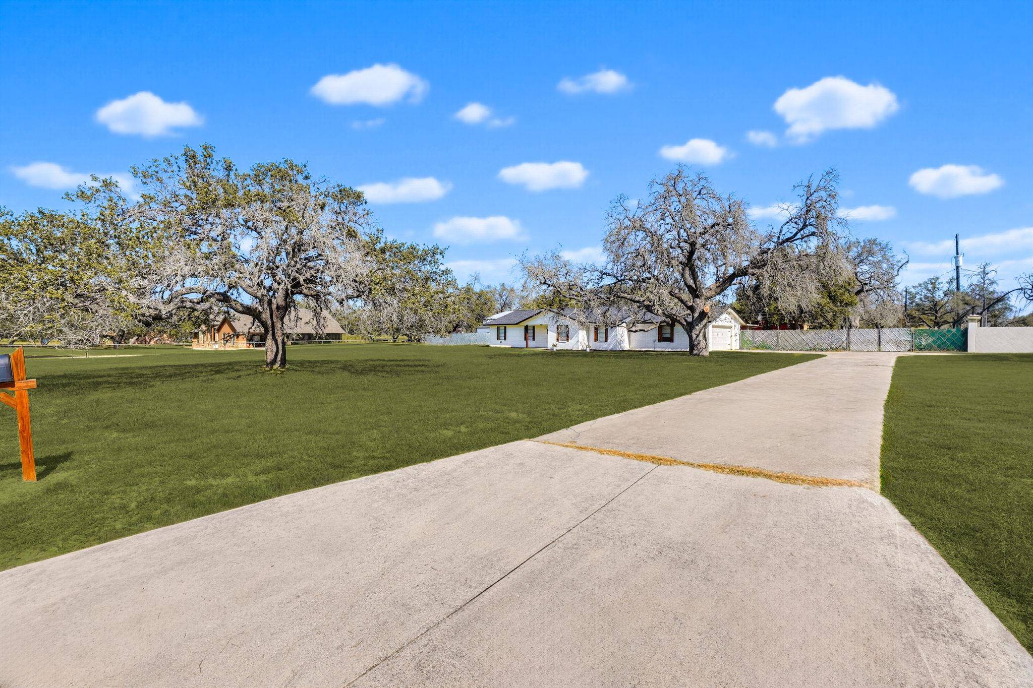 81 Pulliam DR, Pleasanton, TX 78064