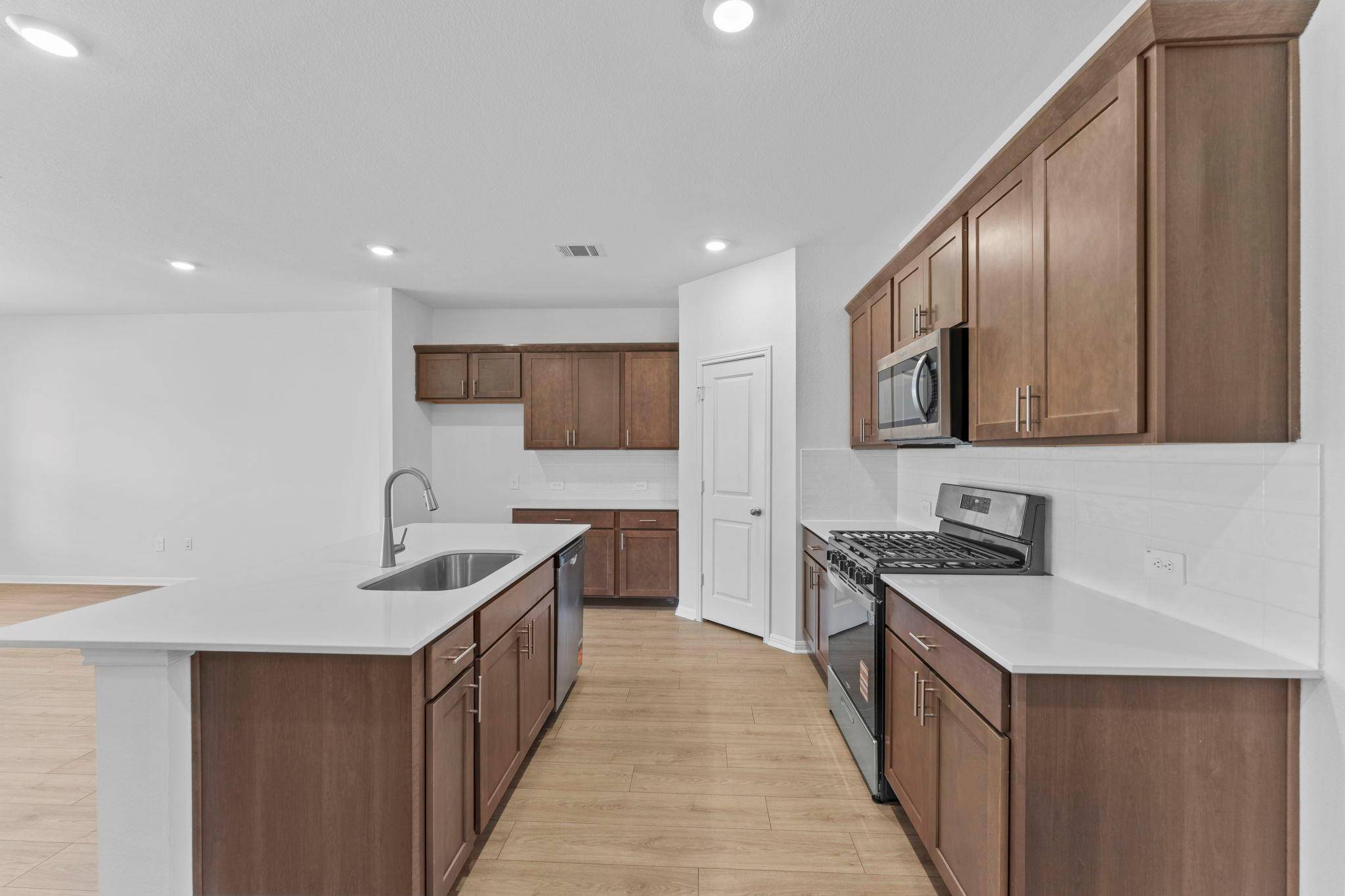 1813 Dandy Brush DR, Leander, TX 78641
